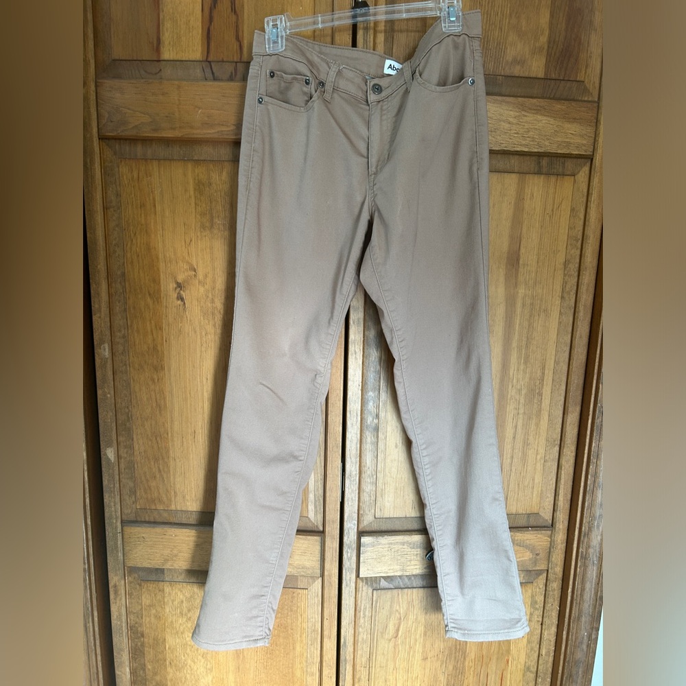 Khaki 5 pocket pants, size 32